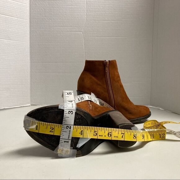 BAMBOO, fringe heeled  booties, Size 6 - Picture 6 of 13